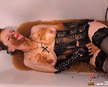 Scat Slut-Orgasma Celeste taking a bath in my own shit 10